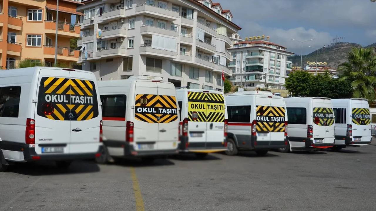 “Kız öğrenciler ön koltuğa oturmayacak” kuralına soruşturma