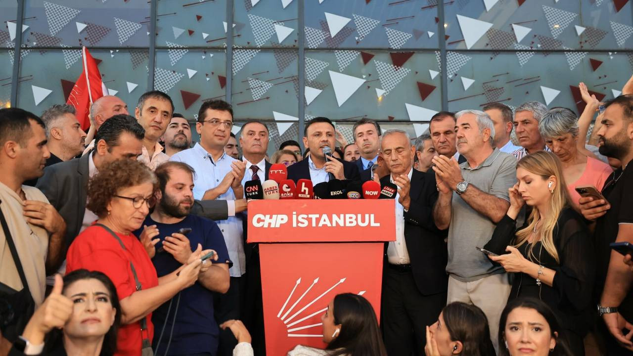Özgür Çelik kayyım atanan il binasında: 'Karar hukuki değil siyasi'