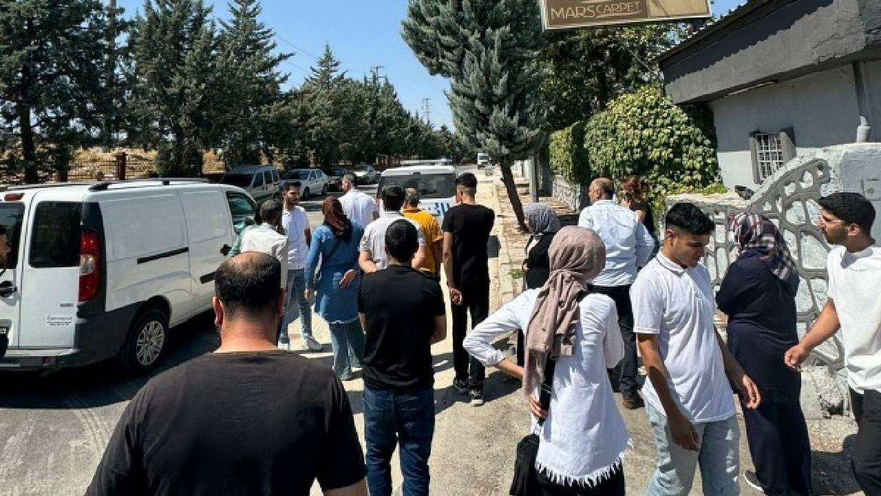 Haklarını alamayan işçiler iş bıraktı: Haklarımızı istiyoruz