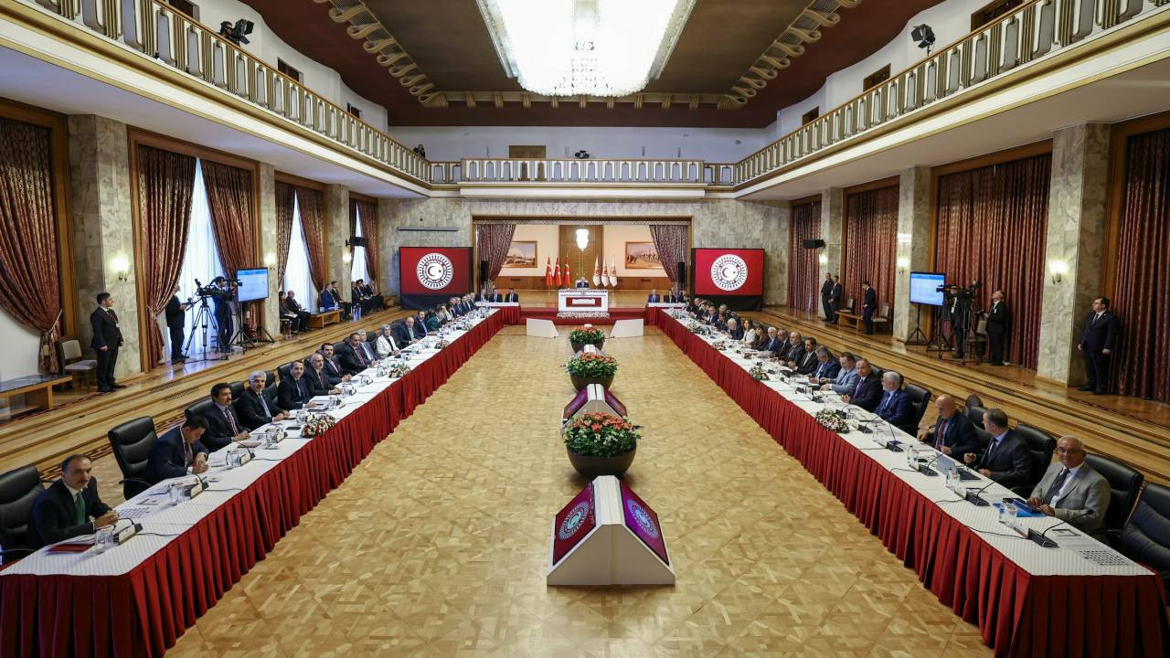 Komisyon sendika ve işveren temsilcilerini dinleyecek