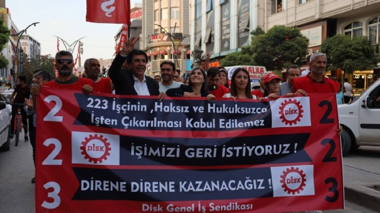 Van Büyükşehir Belediyesi'ne atanan kayyım tarafından işten çıkarılan işçilerin eylemi devam ediyor