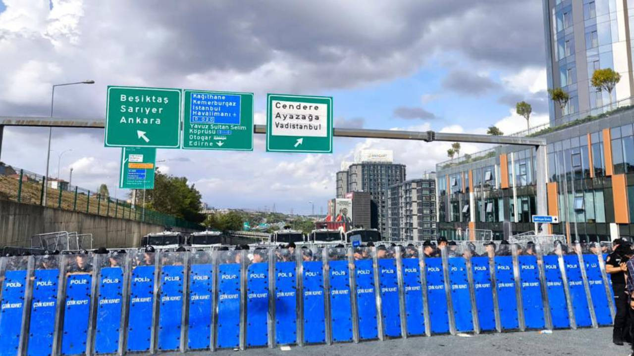 CHP İstanbul İl Başkanlığı önünde yurttaşlara müdahale, çok sayıda gözaltı var