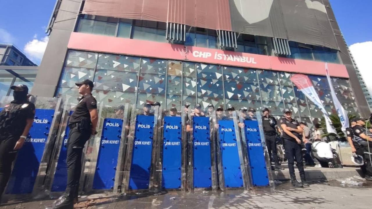 CHP İstanbul İl Başkanlığı'nda 10 kişi gözaltına alındı, 39 kişi hakında da işlem başlatıldı
