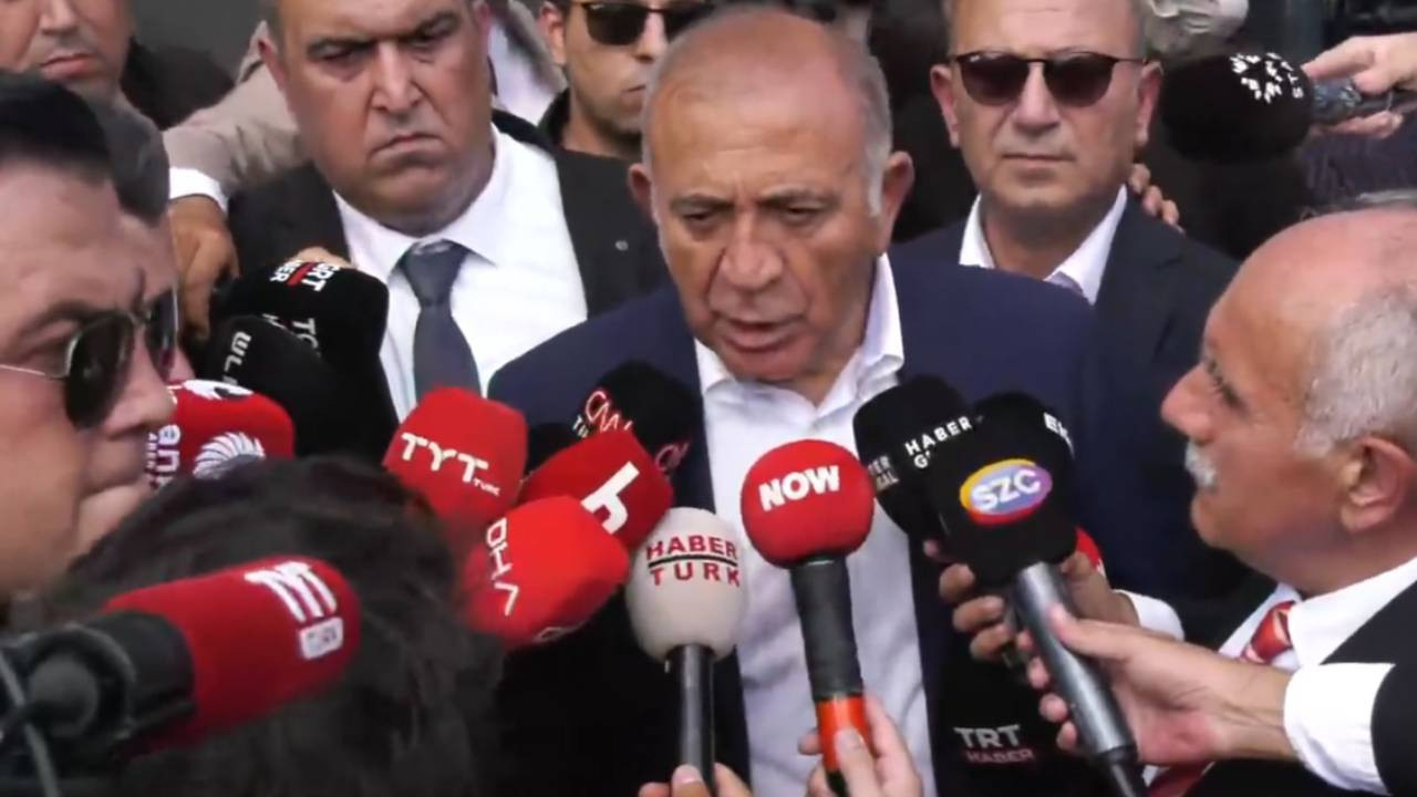 Gürsel Tekin polis eşliğinde il binasına girdi