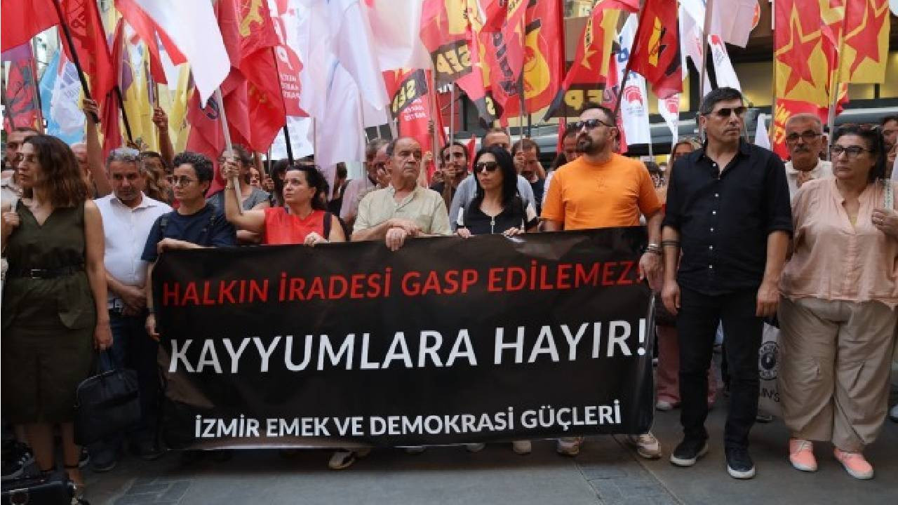 CHP İstanbul İl yönetimine atanan kayyım İzmir'de protesto edildi