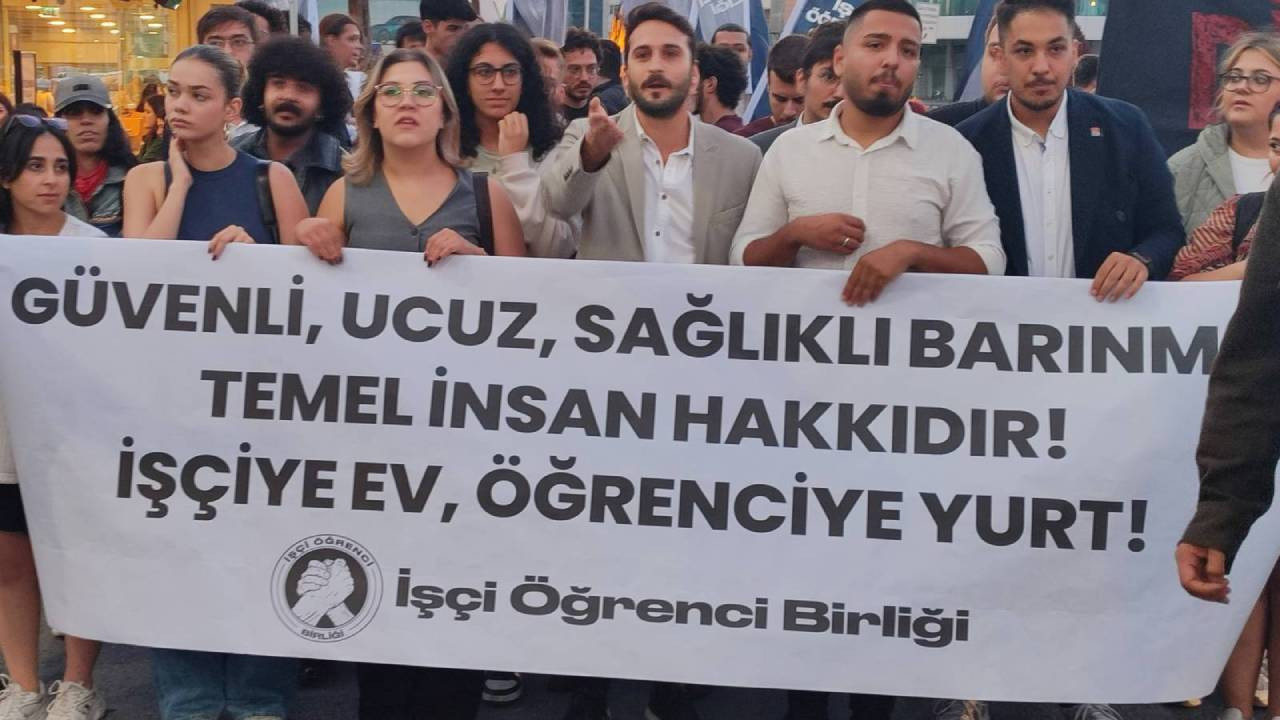 Kız öğrenci yurdu önünde eylem: Kadınların güvenliği hiçe sayılıyor