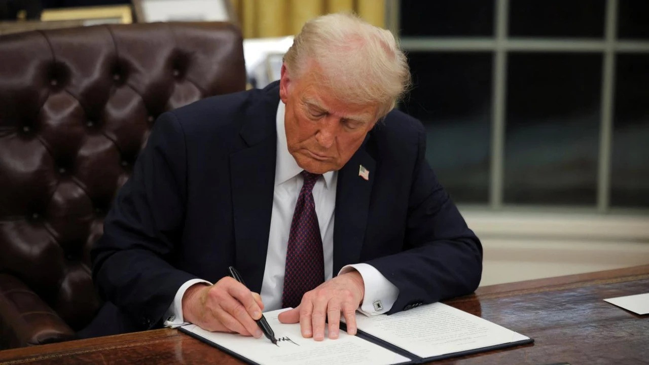 Trump vasıflı işçiler için vize ücretini 100 bin dolara çıkardı