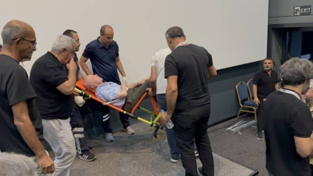 İsmail Beşikçi otobiyografisinin gösterimi sırasında rahatsızlandı