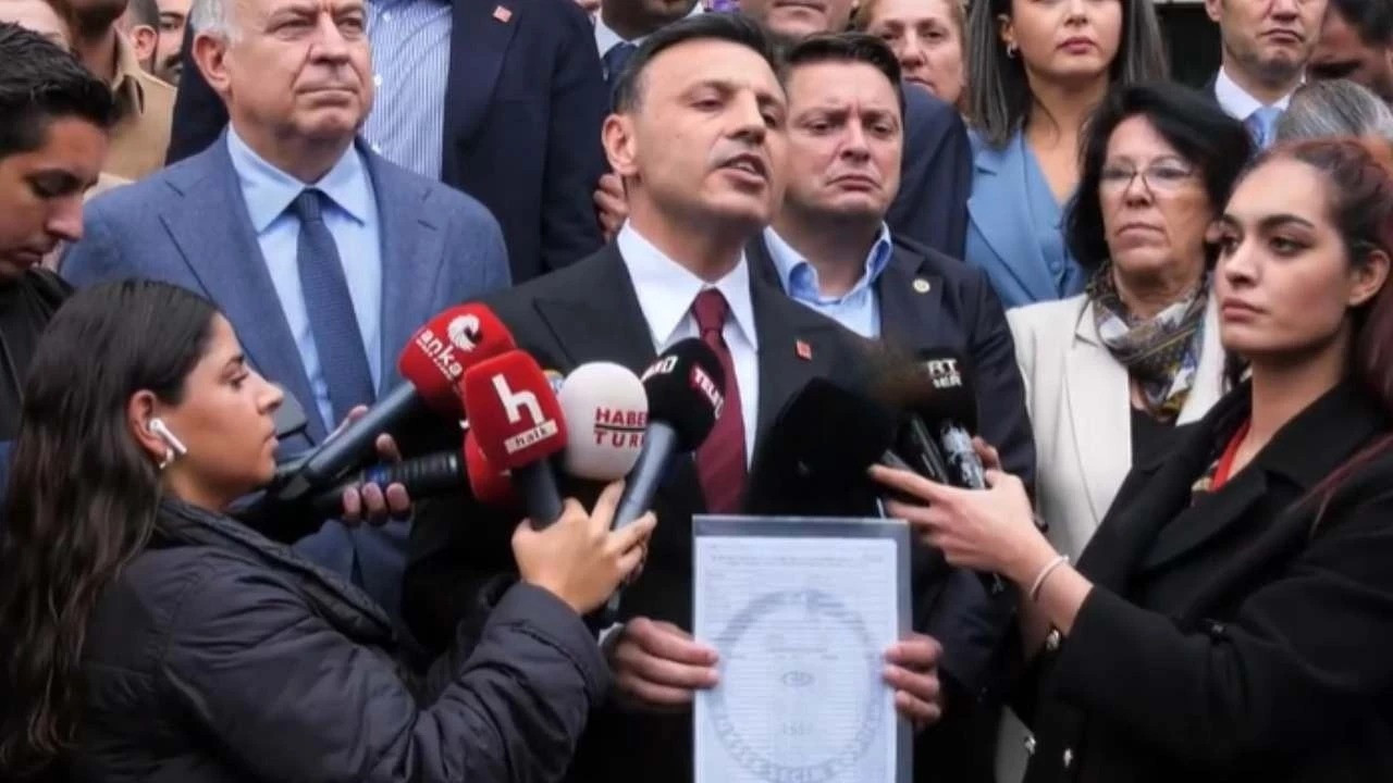Özgür Çelik mazbatasını aldı: CHP örgütünün iradesiyle geldim, onların iradesiyle giderim