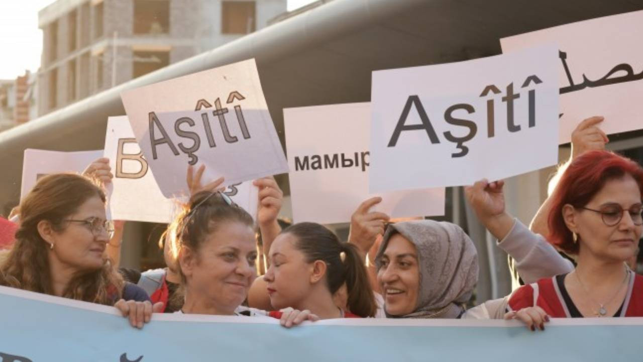 Emek ve Demokrasi Platformu'ndan İzmir'de 'barış' yürüyüşü