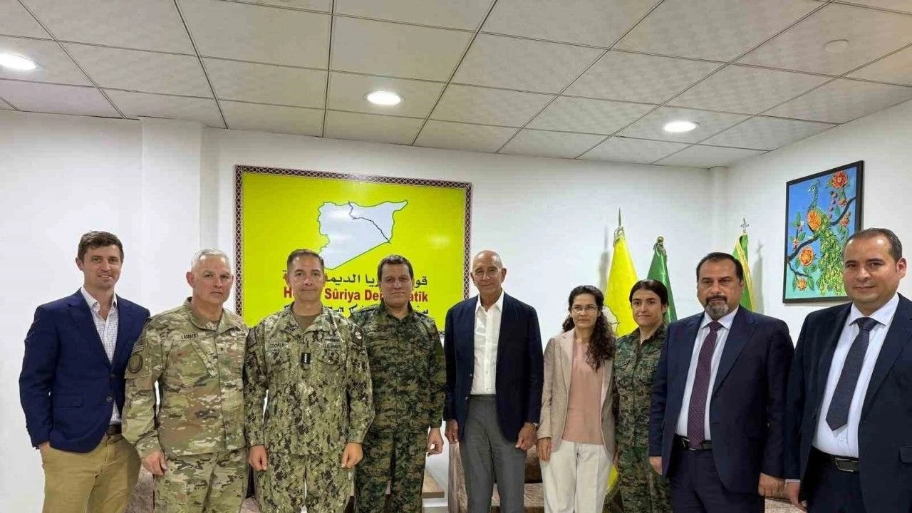 ABD Büyükelçisi Tom Barrack, SDG Genel Komutanı Mazlum Abdi ile görüştü