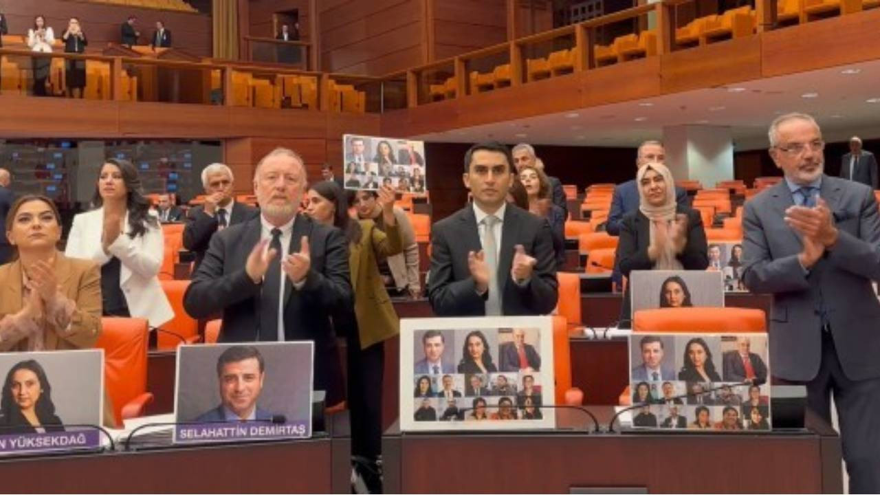 DEM Parti'den Meclis'te alkışlı protesto