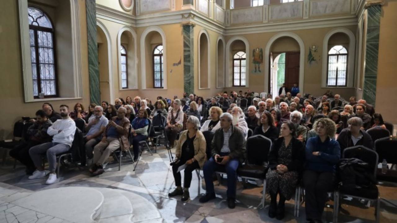 DEM Parti Aziz Vukolos Kilisesinde "Halklar Barış Türküleri Söylüyor" etkinliği düzenledi