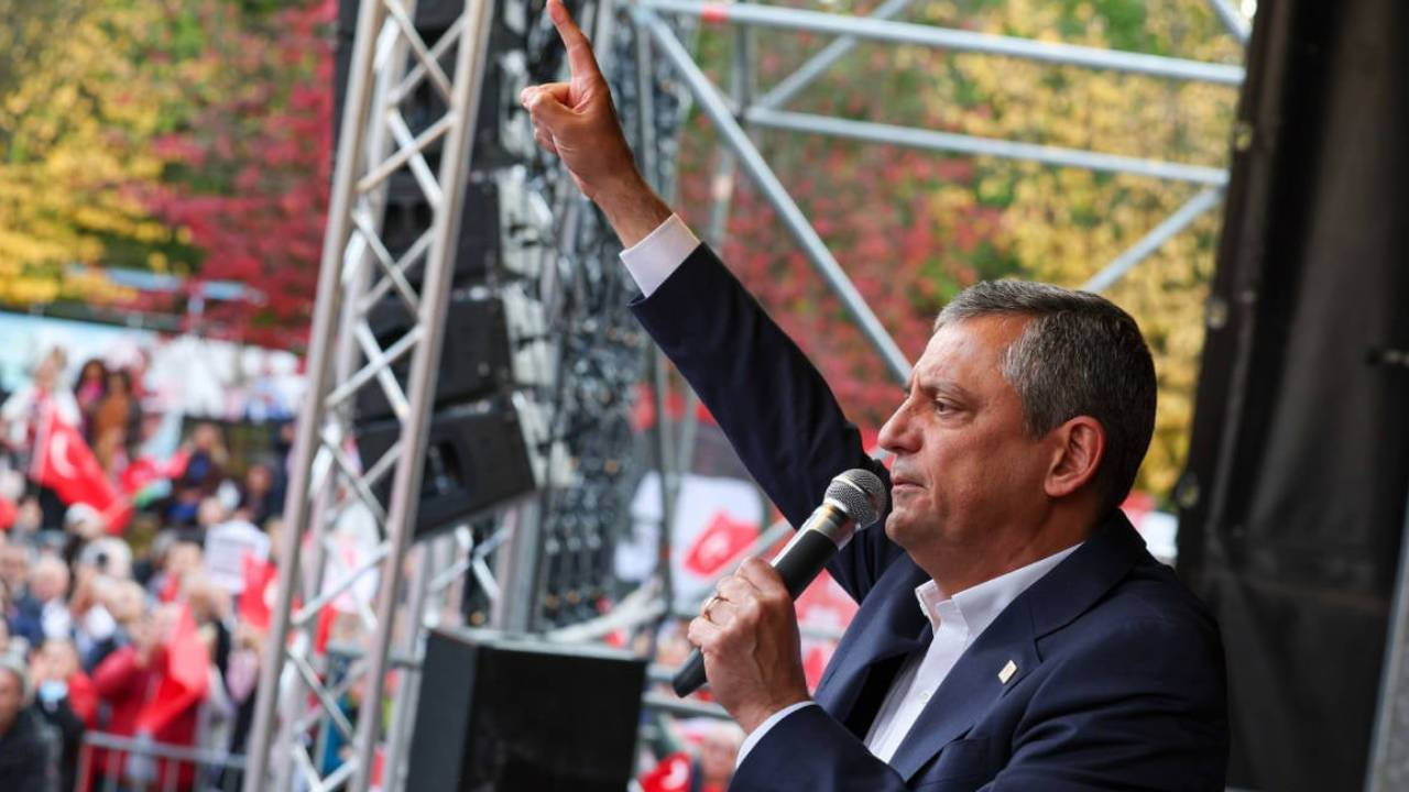 Özgür Özel Brüksel'de konuştu: “Nadir elementlerimiz Trump’la pazarlık masasında”