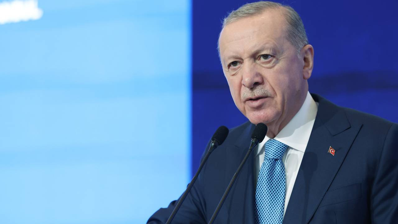 Erdoğan'dan Özgür Özel'e: 'Türkiye'yi şikayet turları düzenliyorlar. Hiç mi hicap duymuyorsun?