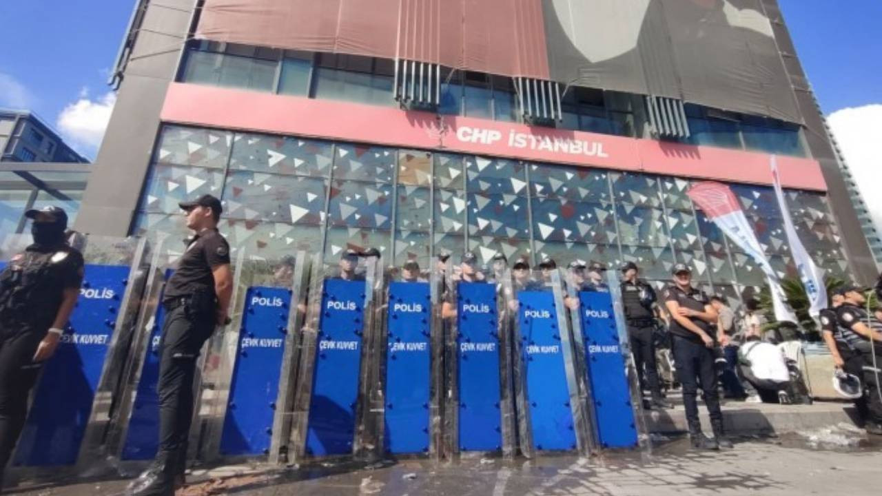 CHP İl Başkanlığı ablukası paylaşımlarına dava; Aralarında gazeteci Fatoş Erdoğan da var