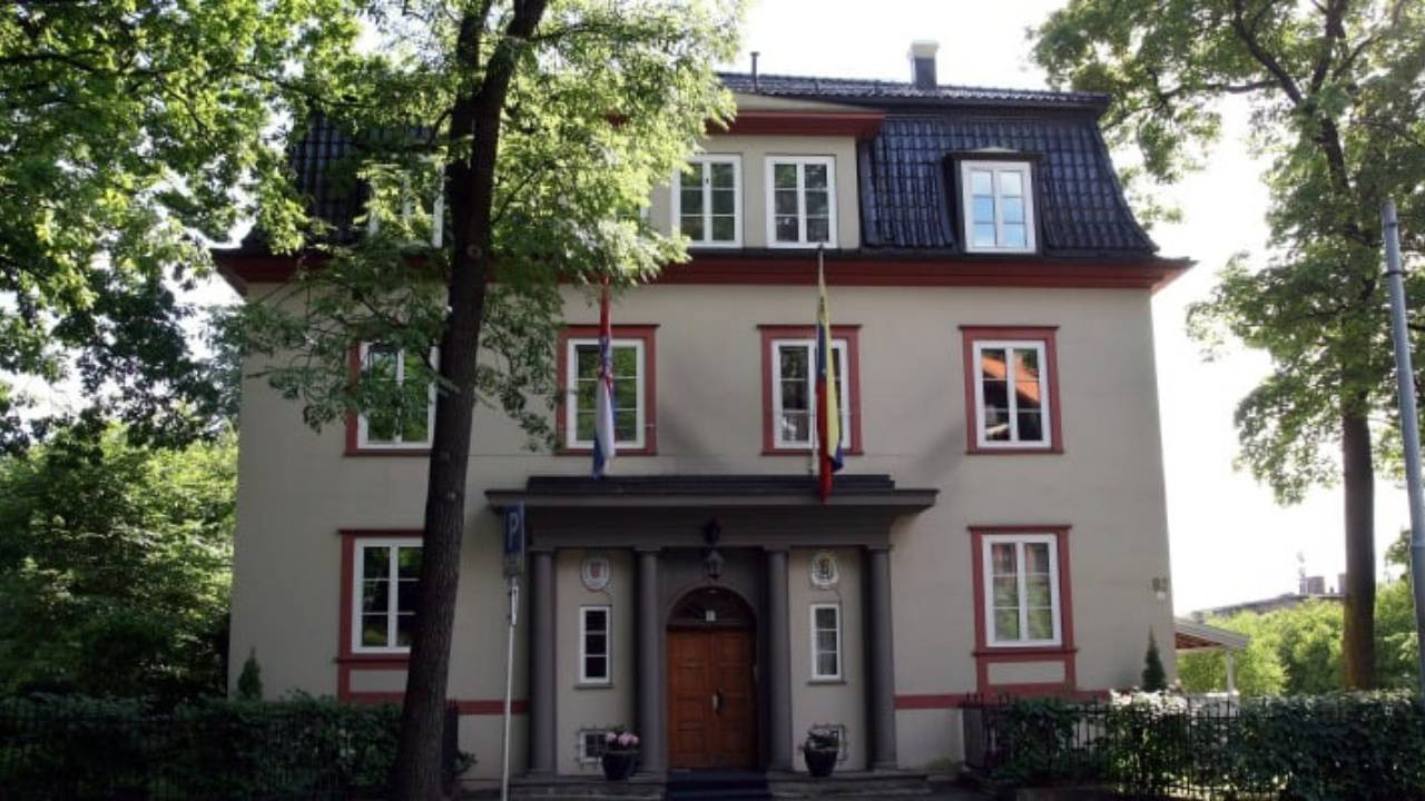 Venezuela Norveç'teki büyükelçiliğini kapattı