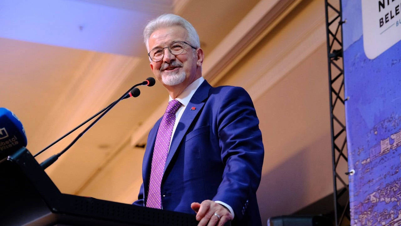 CHP'li eski başkan ve 14 kişi tutuklandı