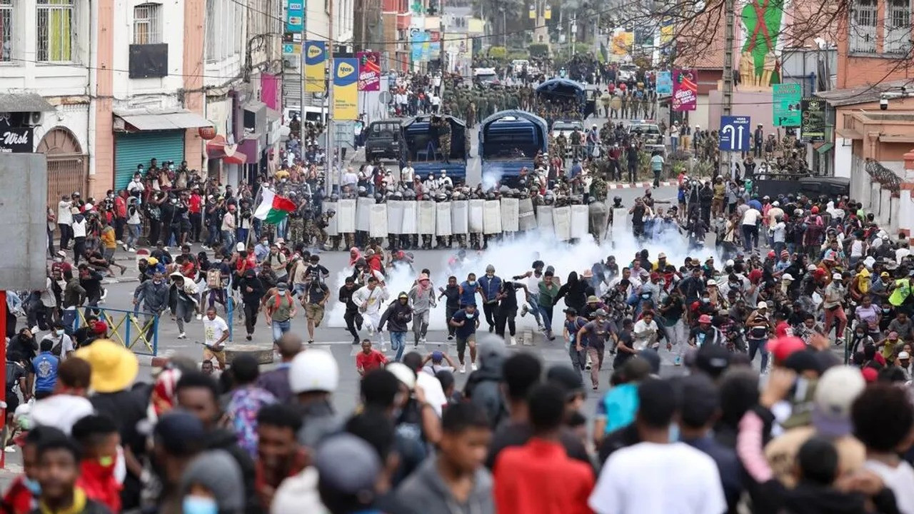 Madagaskar'da Z kuşağı protestoları: Cumhurbaşkanı ülkeden kaçtı