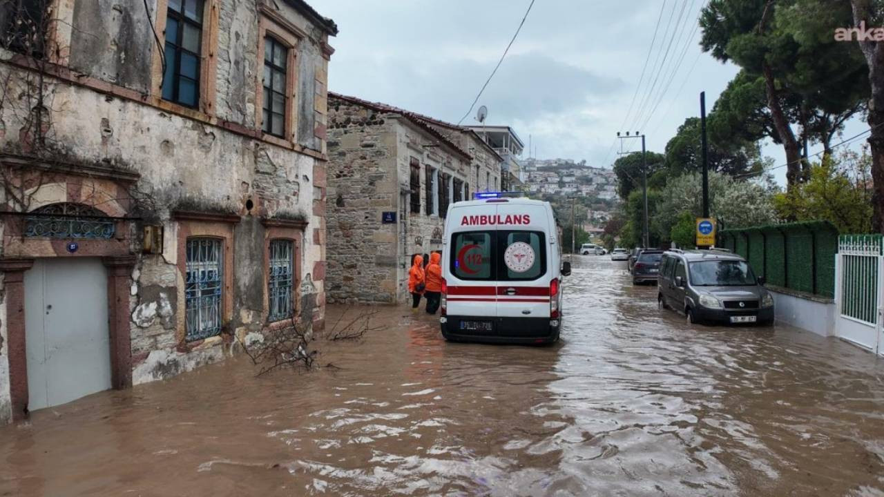 Foça’da 1,5 saatte metrekareye 144 kilo yağış düştü: 1 kişi kayıp