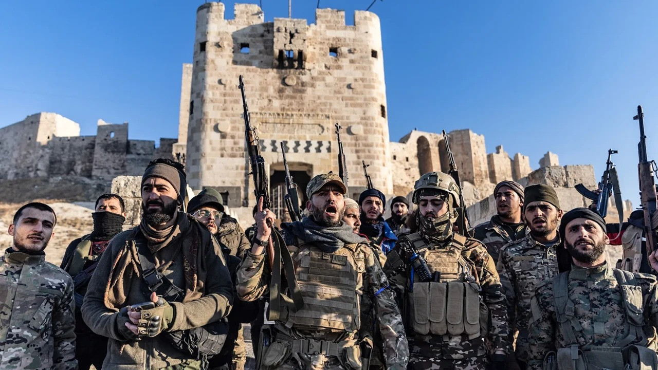İngiltere HTŞ'yi terör örgütleri listesinden çıkardı