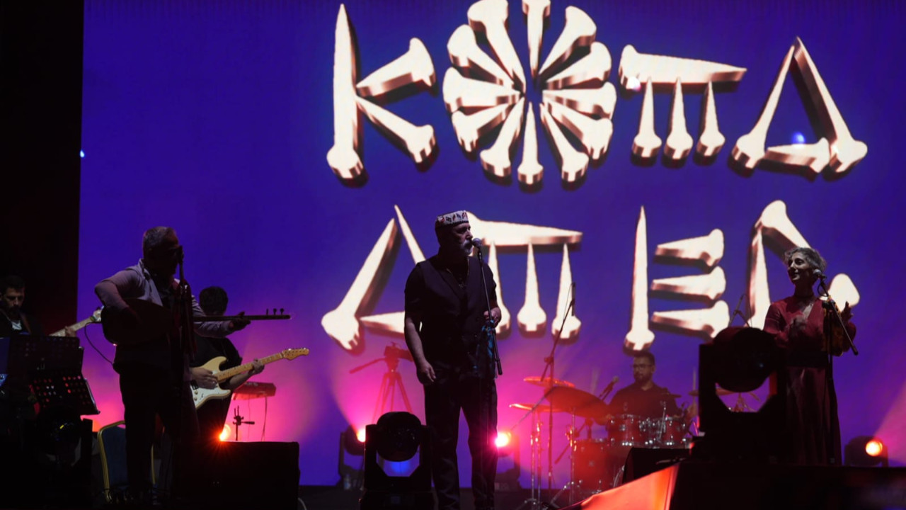 Koma Amed 30 yılın ardından Diyarbakır'da binlere konser verdi