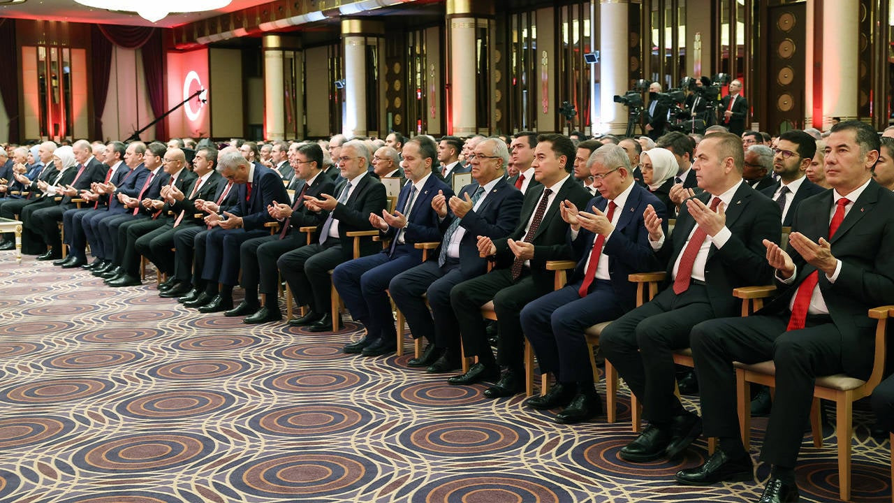 29 Ekim resepsiyonu: Babacan ve Davutoğlu AK Parti’den ayrılmaları sonrası ilk kez katıldı