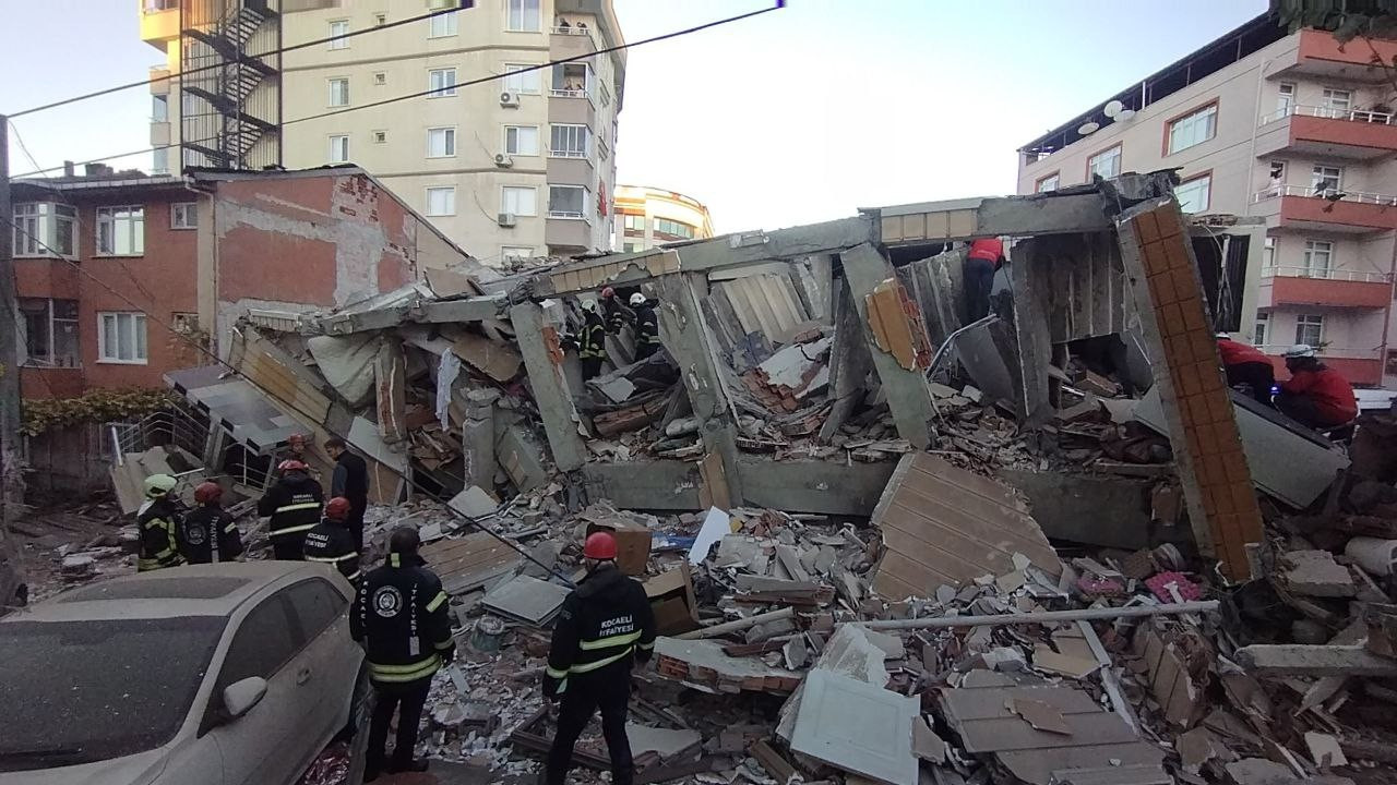 Gebze'de 7 katlı bina çöktü: Enkaz altında kalanlar var