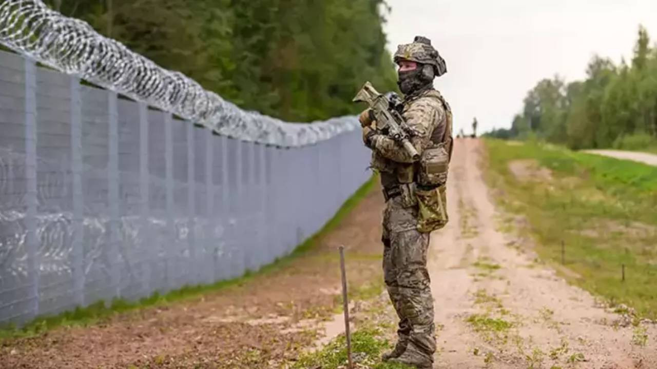 Litvanya Belarus sınırını 1 aylığına kapatma kararı aldı