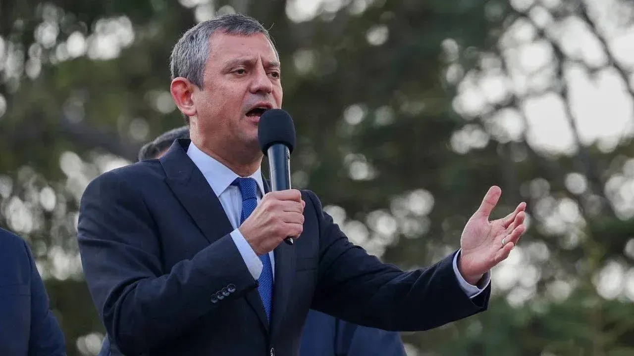 Özgür Özel: Darbeci kuşatma altındayız, sandığı bekliyoruz