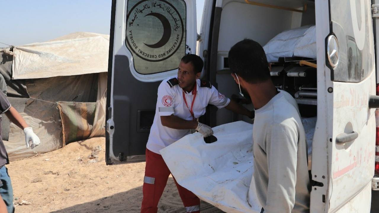 Hamas, iki İsrailli rehinenin cesedini daha teslim etti