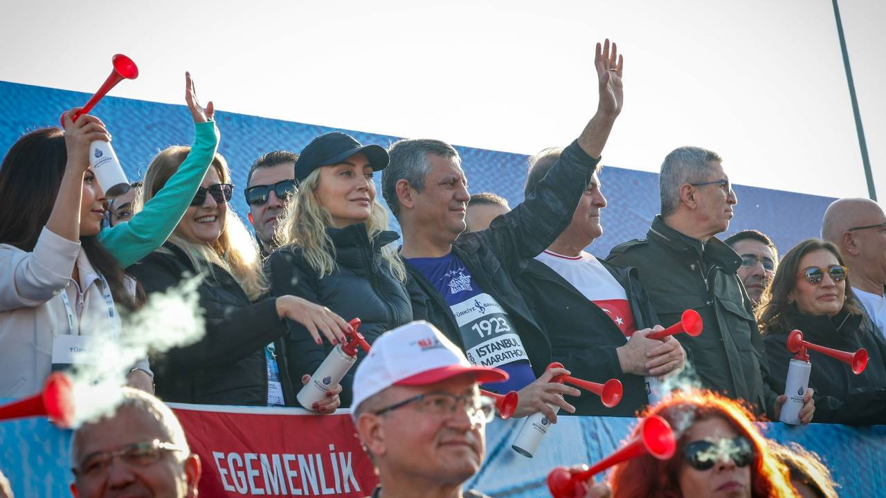 Özgür Özel İstanbul Maratonu'na katıldı: 'Bu maratonun ev sahibi hücrede burayı izliyor'