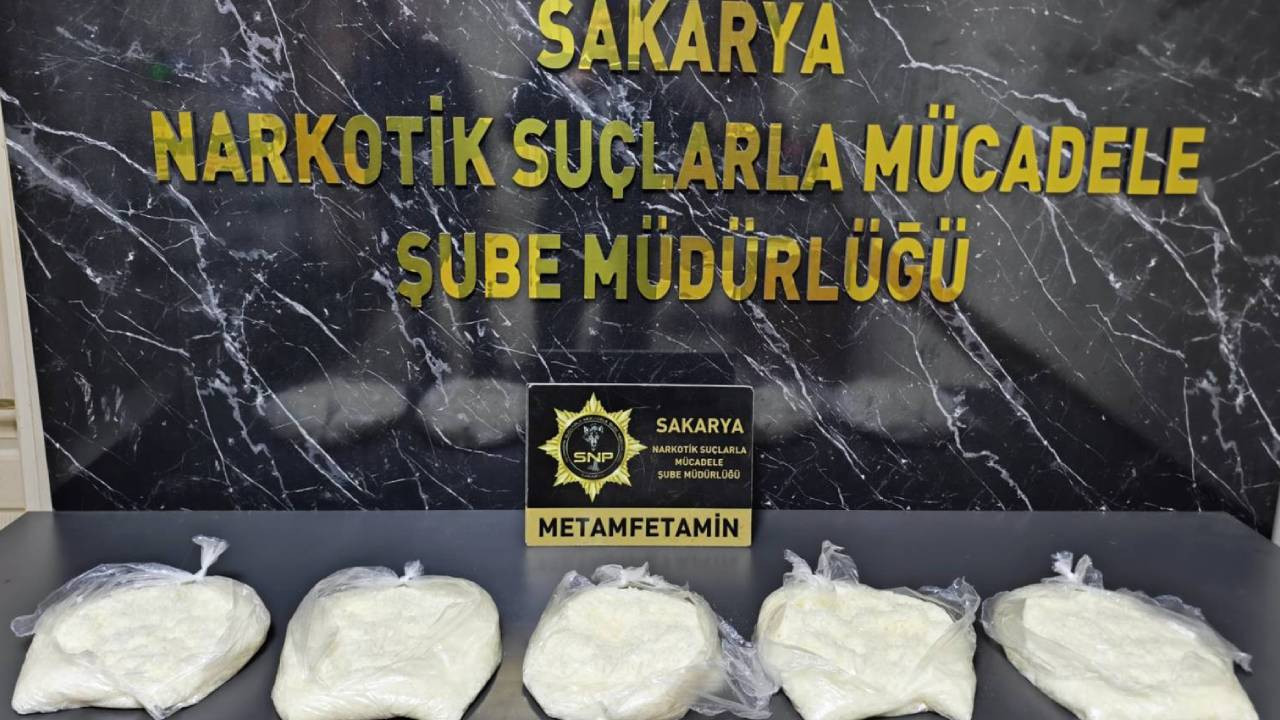 Emekli polisin aracında uyuşturucu ele geçirildi