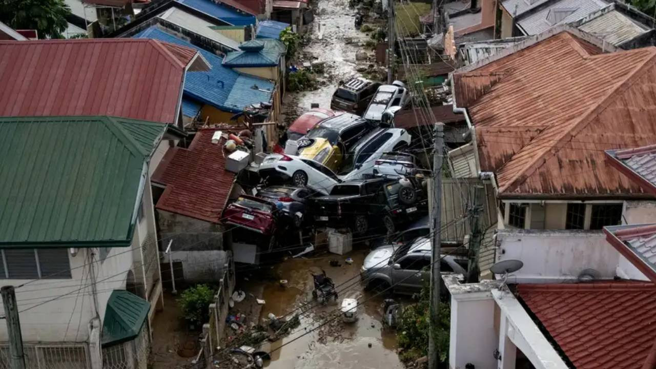 Filipinler'de Kalmaegi tayfunu: En az 114 ölü