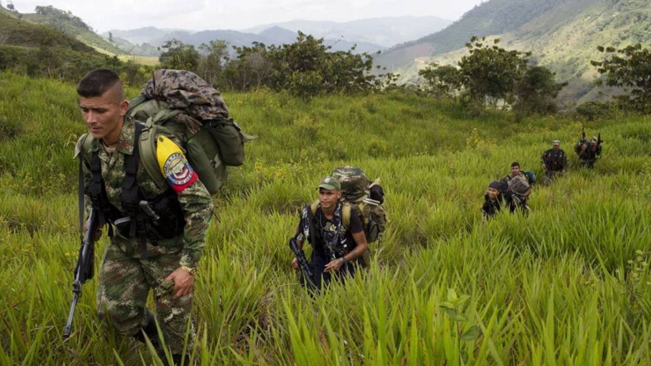 Kolombiya ordusundan eski FARC üyelerine saldırı: 25 ölü
