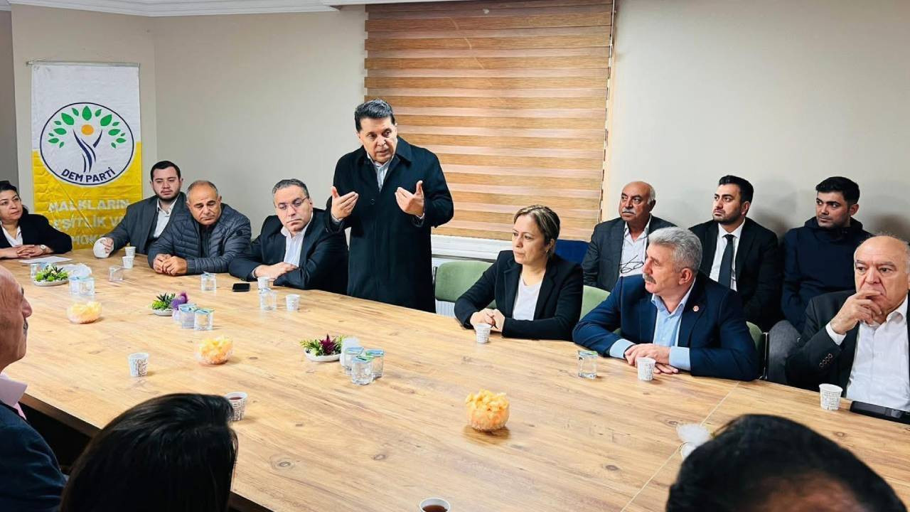 Ahmet Özer’den DEM Parti’ye ziyaret