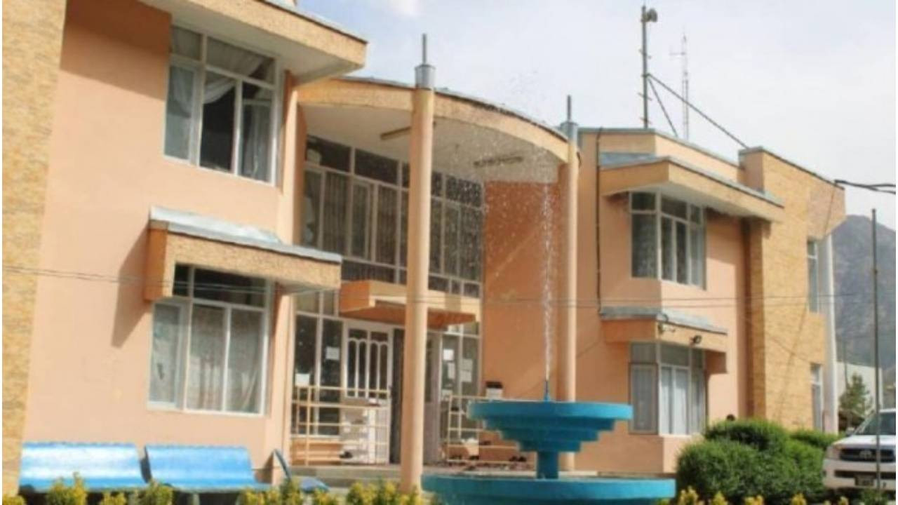 Taliban kadınlara okuma yazma veren kursları kapattı