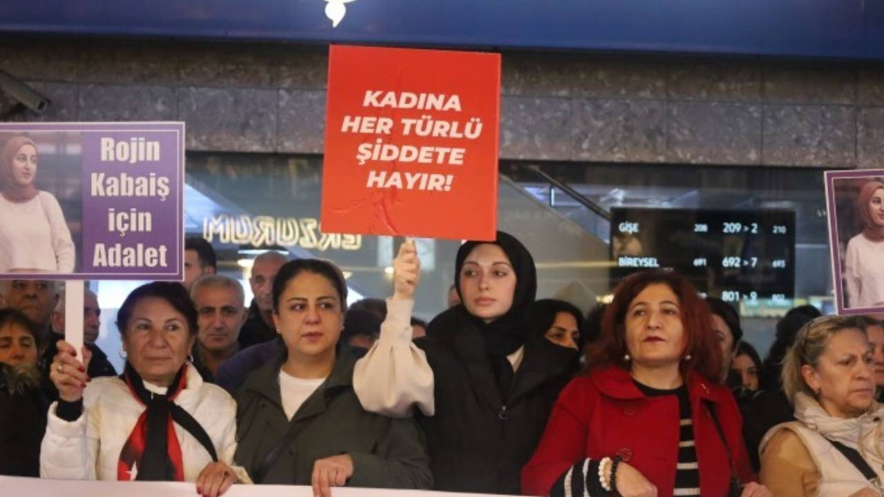 İstanbul’da Rojin Kabaiş protestosu