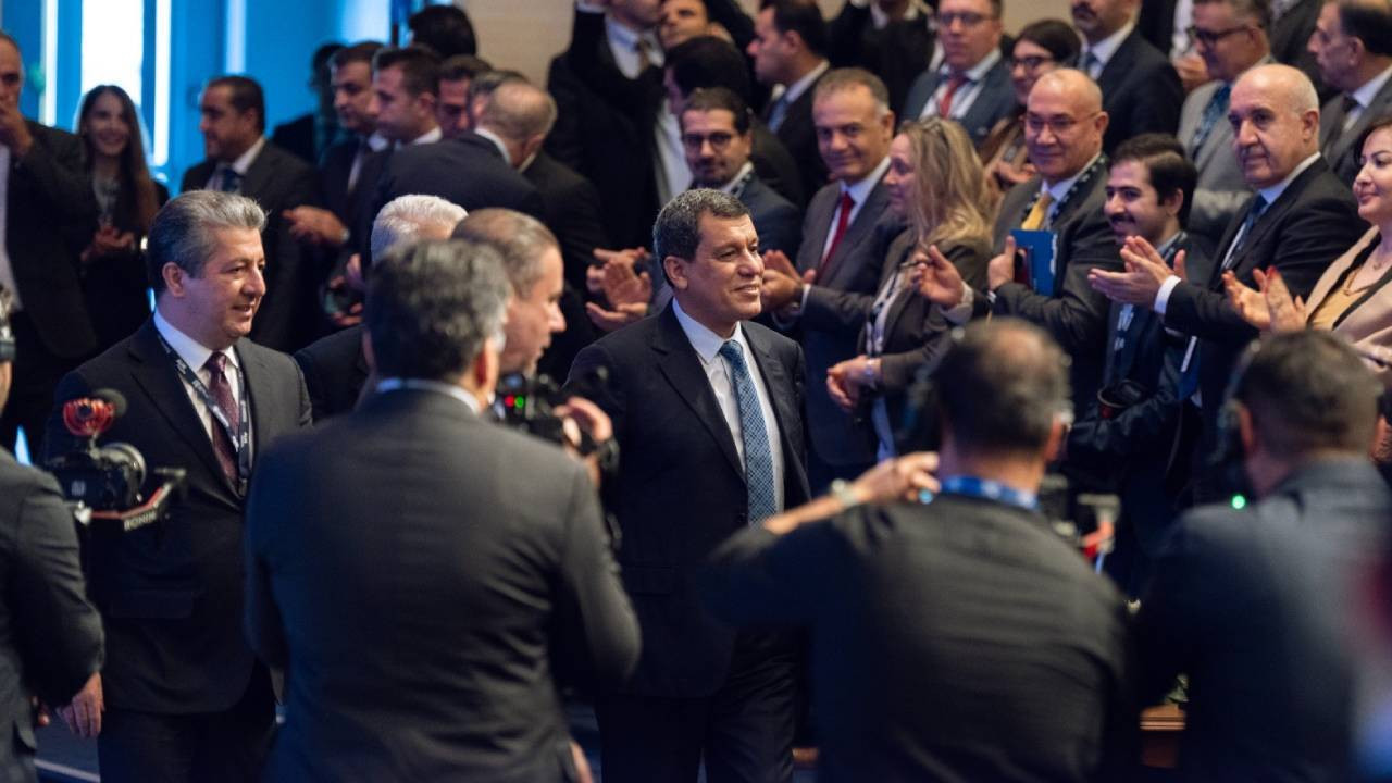 AKP'li vekiller de Duhok'ta... Mazlum Abdi, Duhok'ta konuştu: Şam verilen fırsat bize de verilmeli