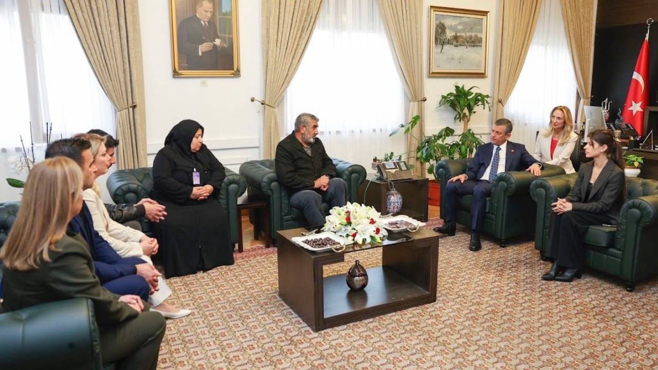 Özgür Özel, Rojin Kabaiş'in ailesi ve Ayşe Tokyaz'ın kardeşi ile görüştü