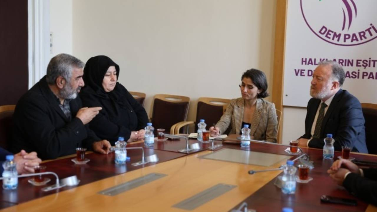 Rojin Kabaiş'in ailesinden DEM Parti'ye ziyaret