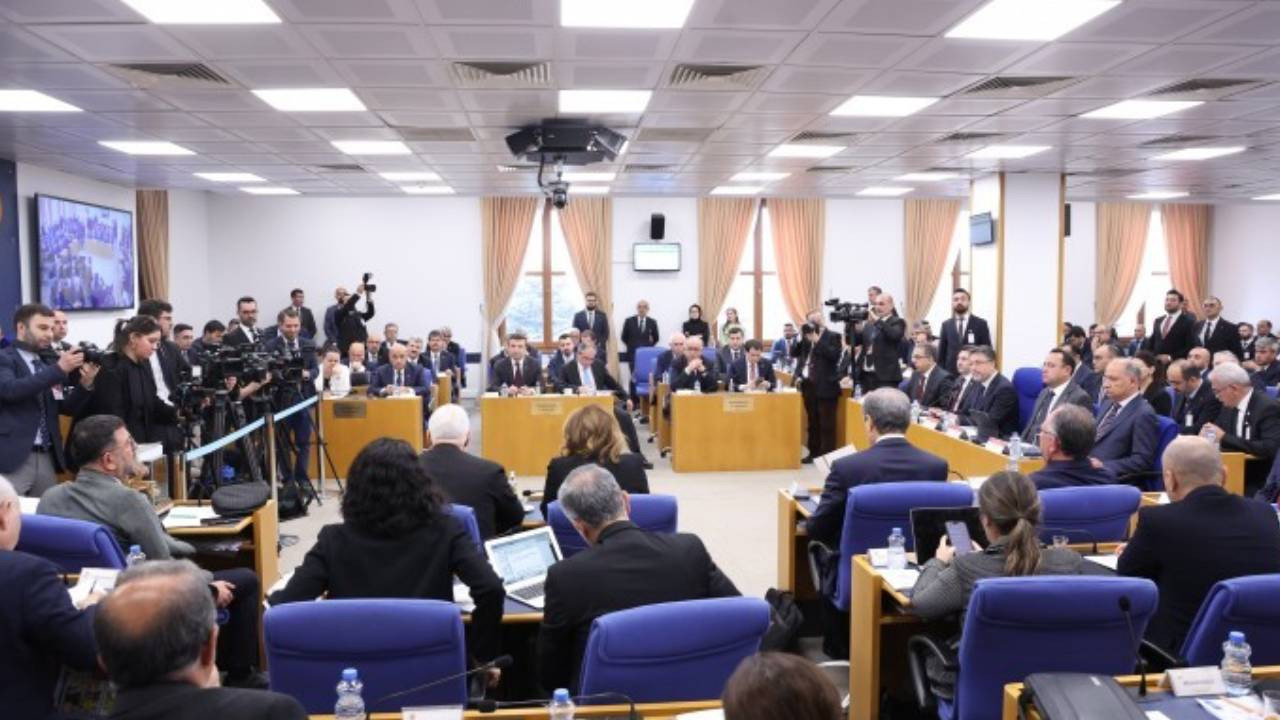 Adalet Kaya: Çiftçiler ürünlerini çöpe atıyor