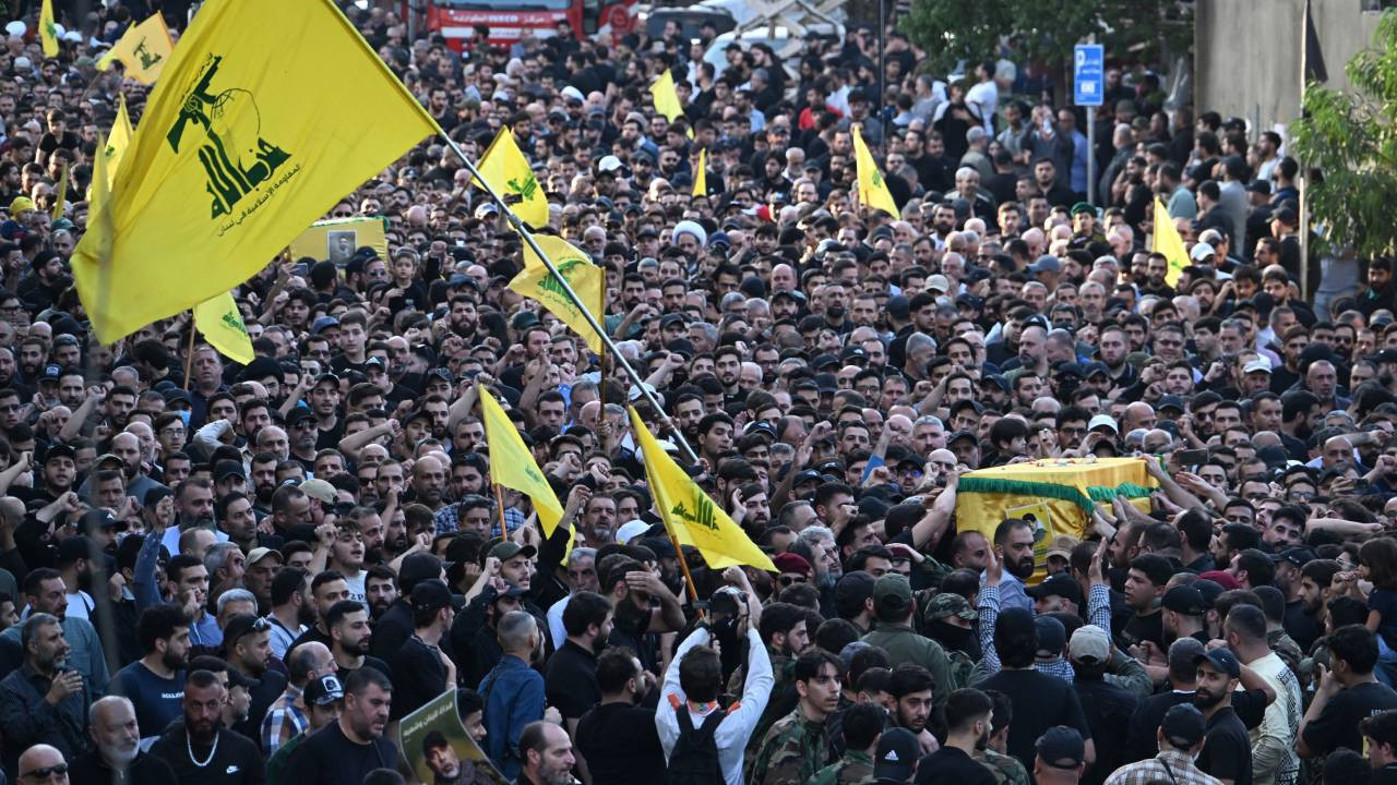 Hizbullah’ın cenaze töreninde İsrail İHA’sı alçak uçuş yaptı