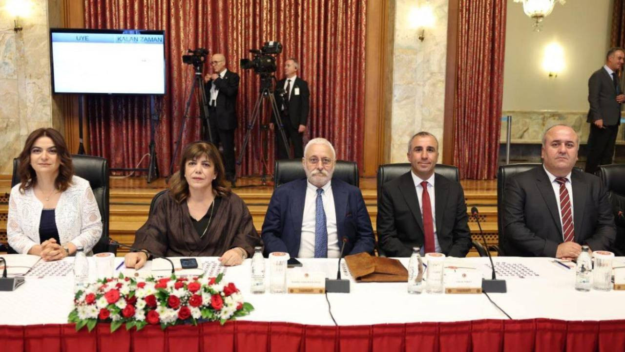 İşte DEM Parti'nin komisyona sunacağı raporun ana hatları: Faili meçhuller, TMK, cinsiyet eşitliği, eşit yurttaşlık...