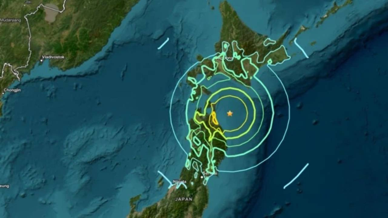 Japonya'da 7.6 büyüklüğünde deprem: Tsunami uyarısı yapıldı