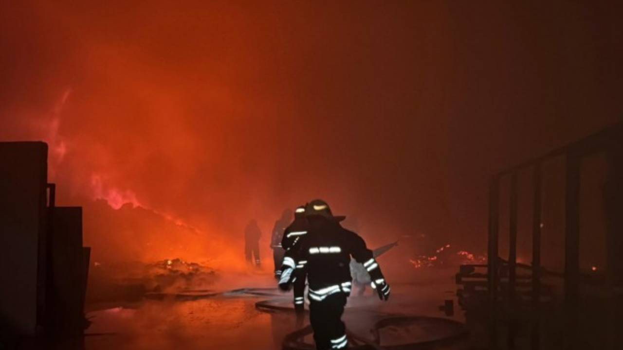 Antep'te ambalaj fabrikasında yangın