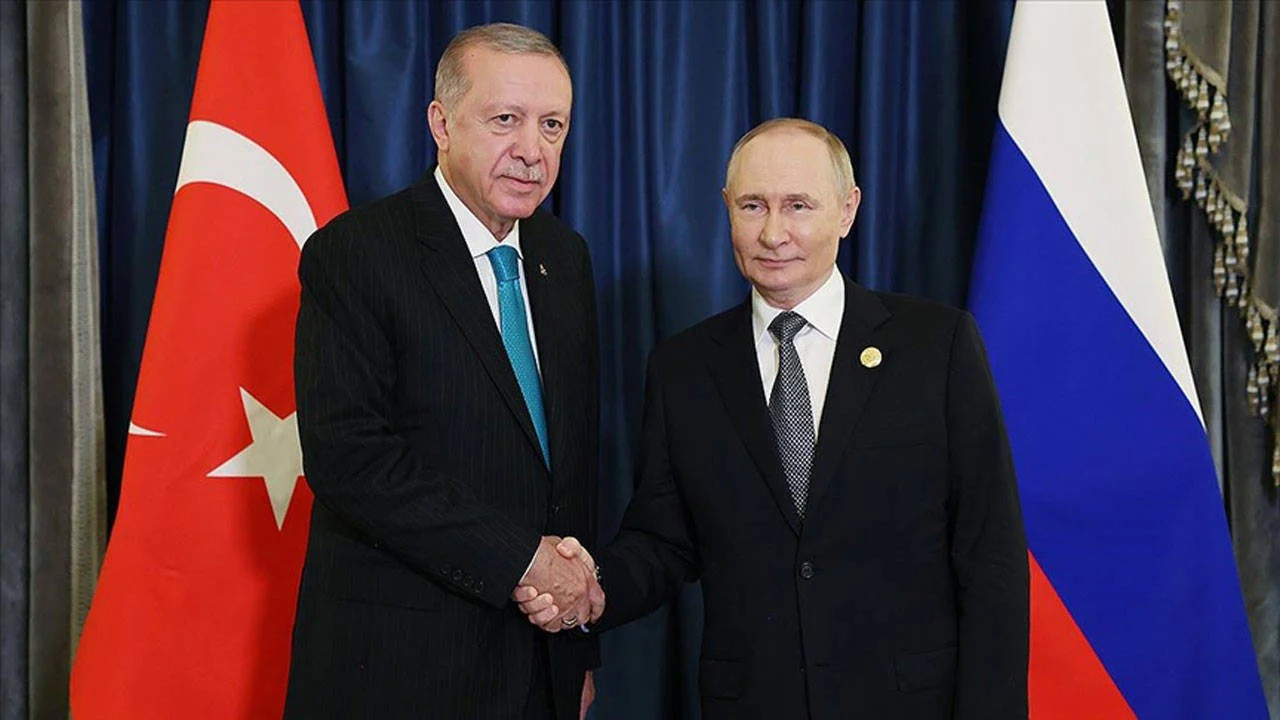 Erdoğan, Türkmenistan'da Putin ile görüştü