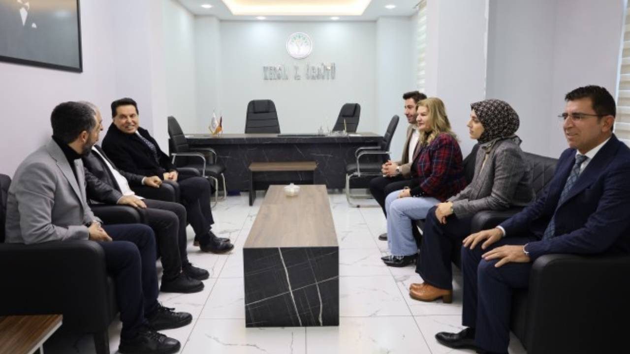 Ahmet Özer, DEM Parti’yi ziyaret etti