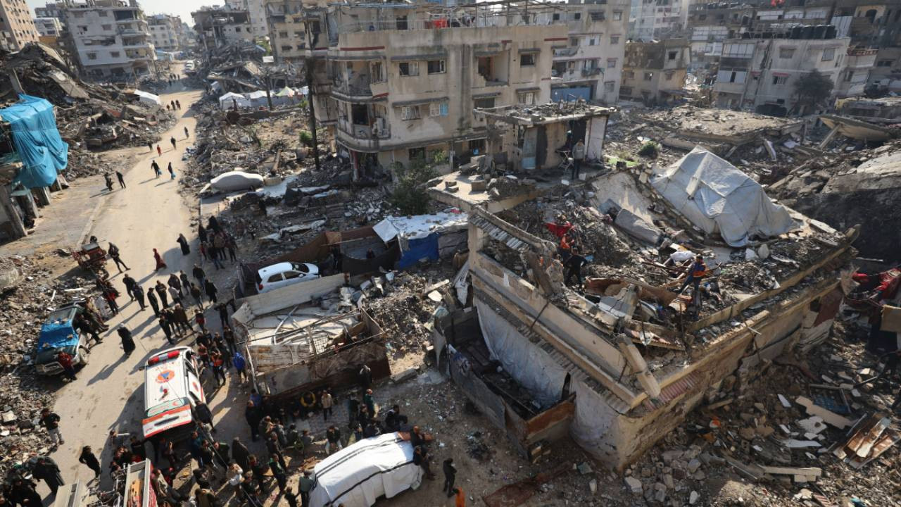 Gazze'de sel felaketi nedeniyle çöken binada arama kurtarma çalışmaları sürüyor