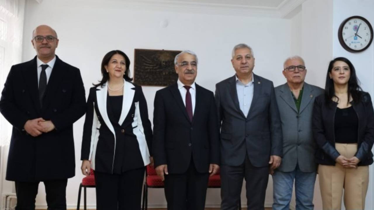 DEM Parti İmralı Heyeti ile EMEP görüşmesi başladı